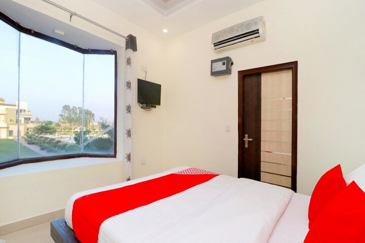 Room 17 of 25