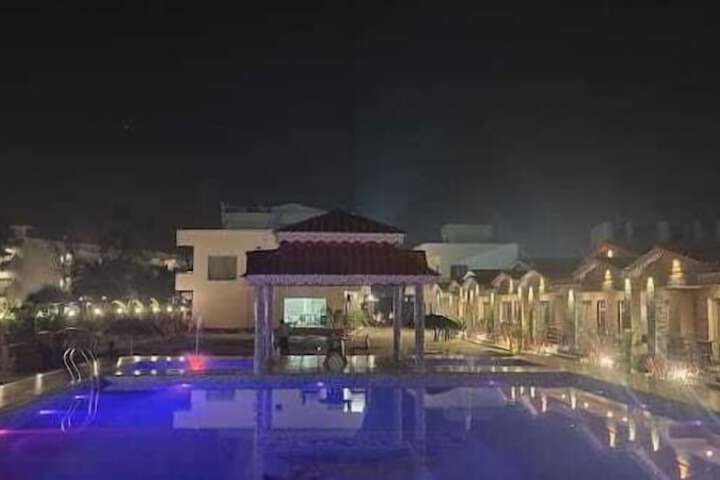 Pool 6 of 8