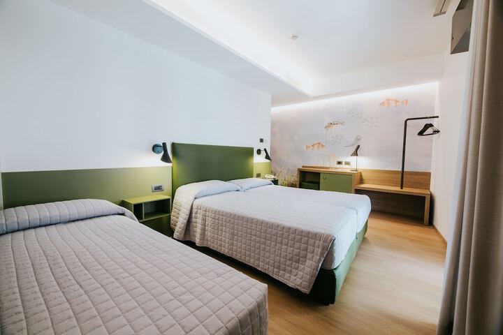 Room 8 of 48