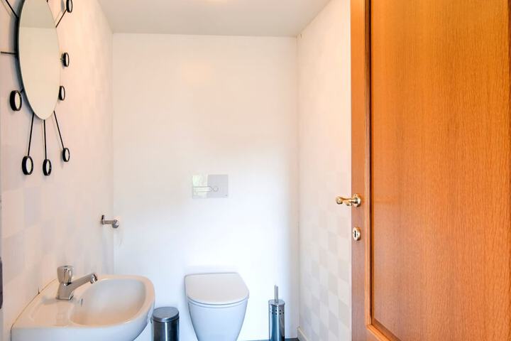 Room 47 of 99