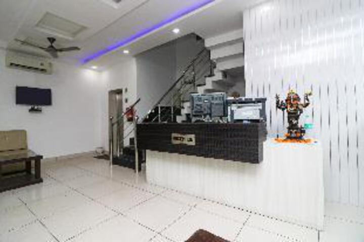 OYO Mantra Guest Line
