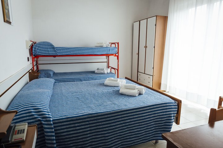 Room 10 of 86