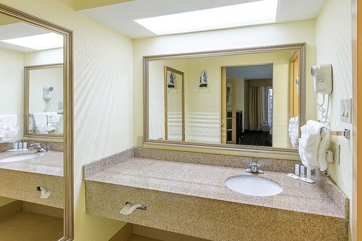 Standard Room, King or Two Doubles (20 of 24)