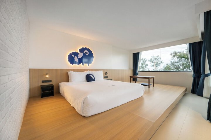 Room 53 of 106
