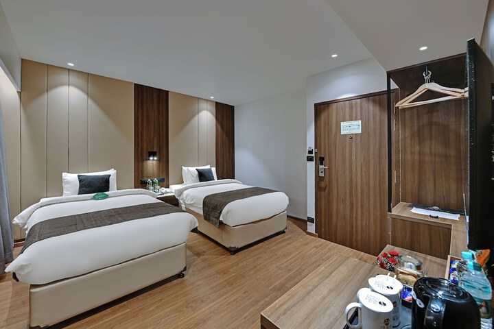 Room 6 of 27