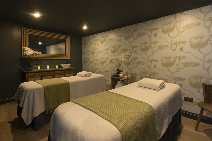 Room 40 of 77