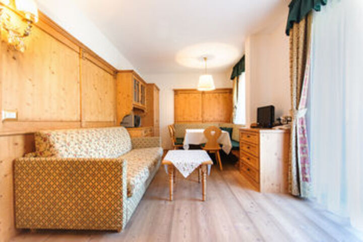 Room 10 of 20