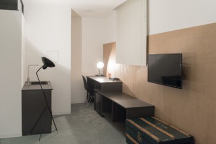 Room 140 of 214