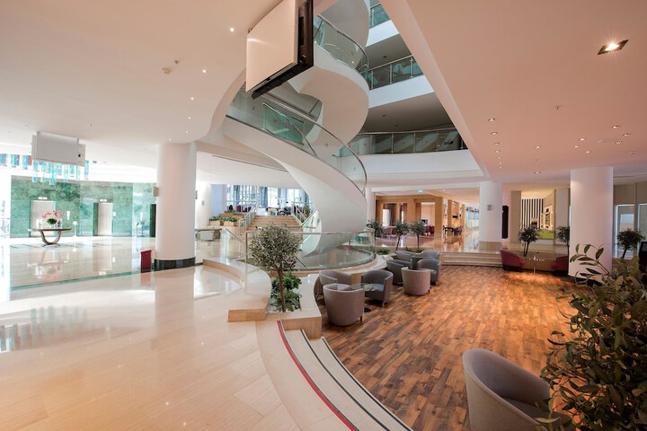 Entrance & Lobby