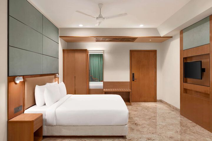 Room 7 of 37