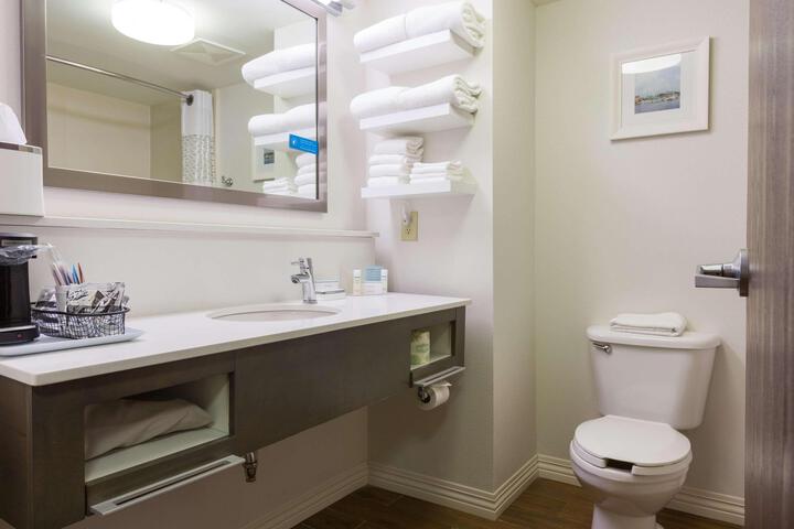Double Accessible King Size Bed (2 of 2)