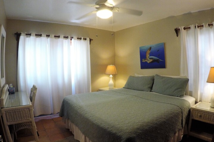 Room 9 of 35