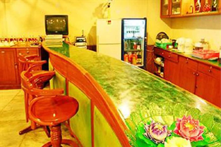 Lounge 26 of 32