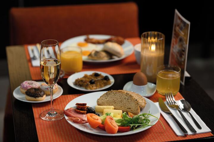 Dining 46 of 54