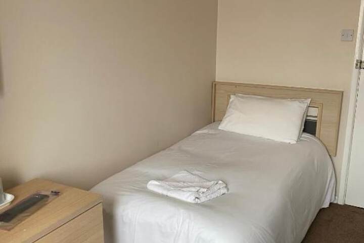 Room 7 of 27