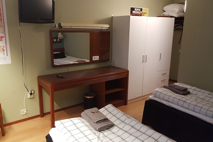 Room 10 of 38