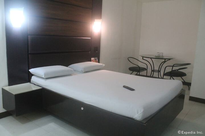 Room 8 of 27
