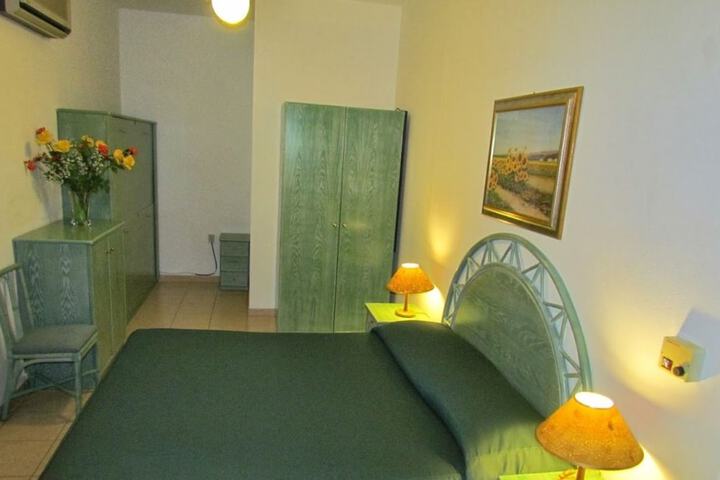 Room 6 of 23