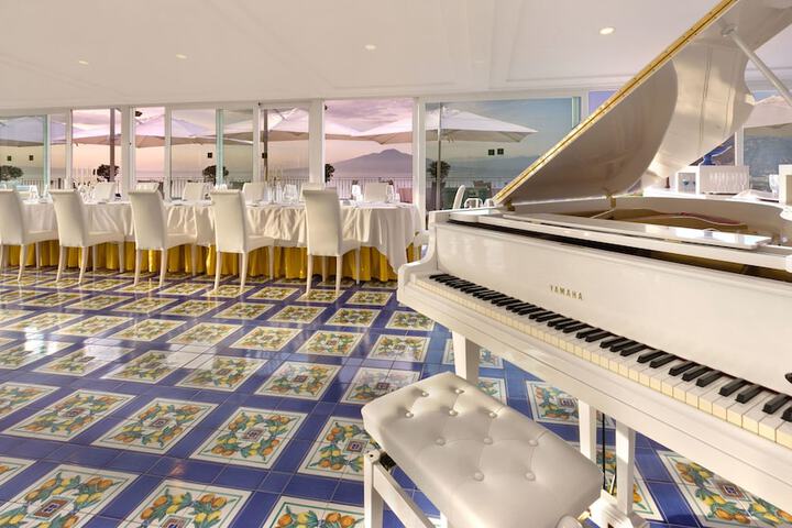 Ballroom/Hall 80 of 97
