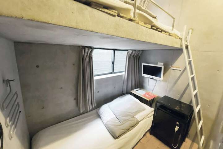 Room 17 of 48