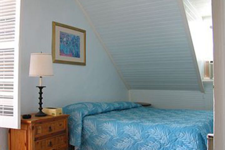 Room 6 of 18