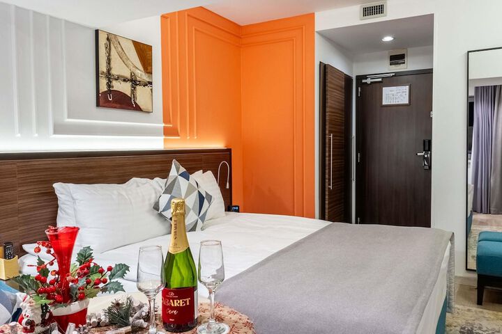 Room 45 of 143