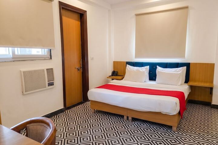 Room 4 of 27