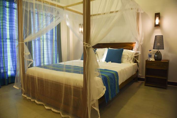 Room 3 of 43