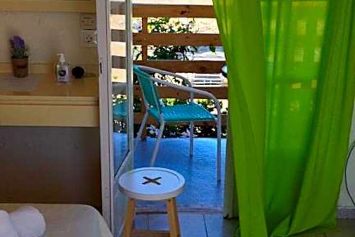 Cleo Rooms 250m from the beach