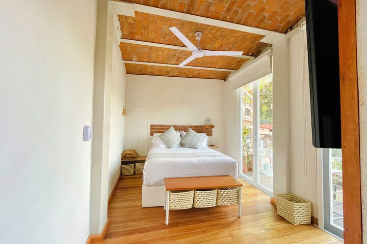 Room 16 of 37