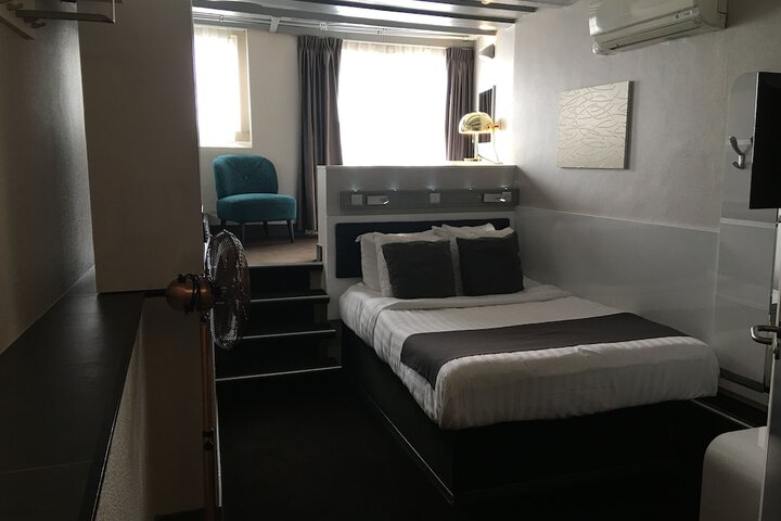 Room 37 of 74
