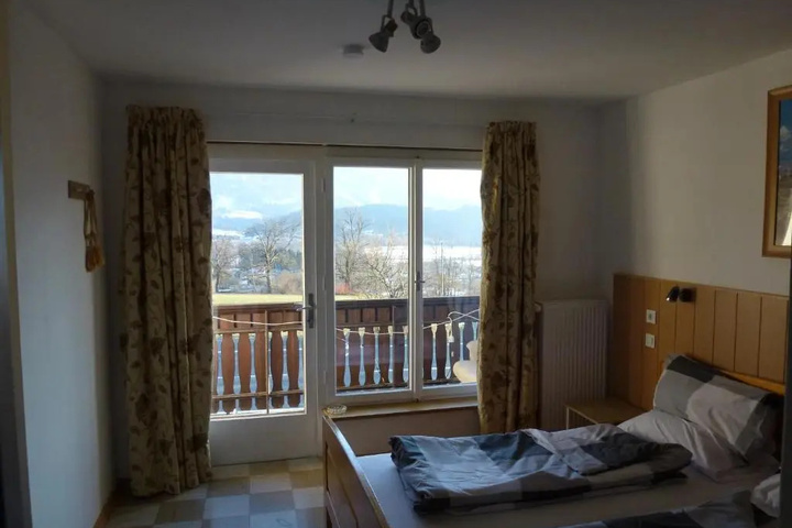 Room 4 of 12