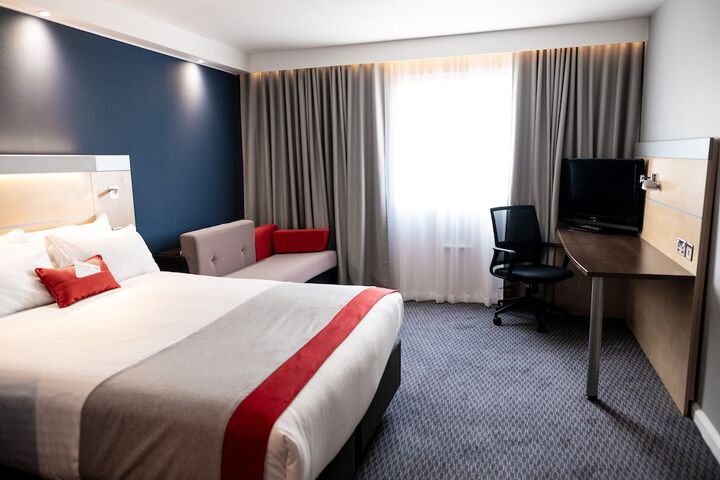 Room 13 of 27