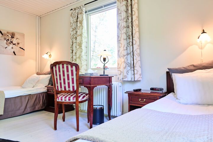 Room 17 of 103