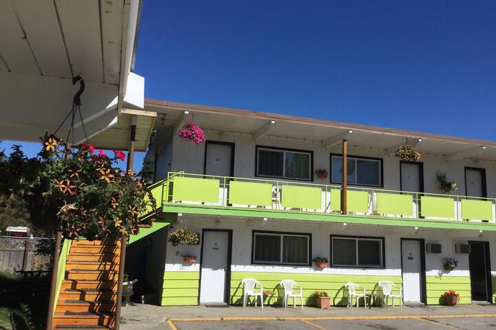 Hotel 79 of 80