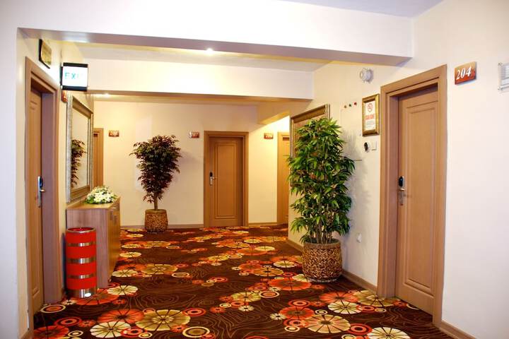 Ballroom/Hall 38 of 55