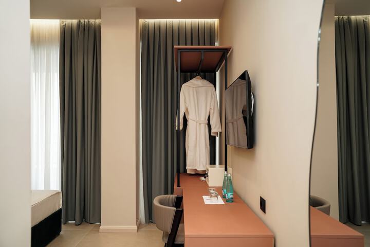 Room 26 of 177