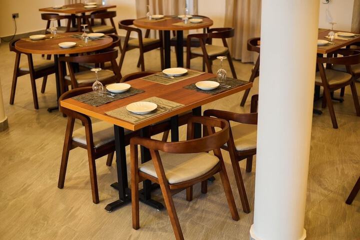 Dining 110 of 144