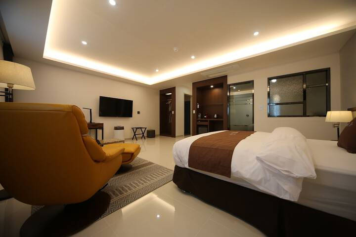 Room 8 of 60