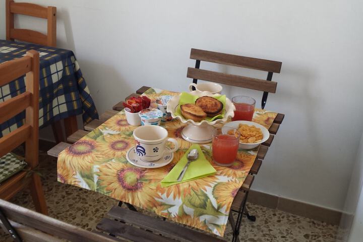 Breakfast/Coffee Service 29 of 37