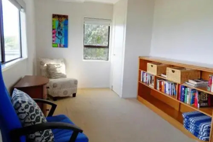 Room 9 of 12