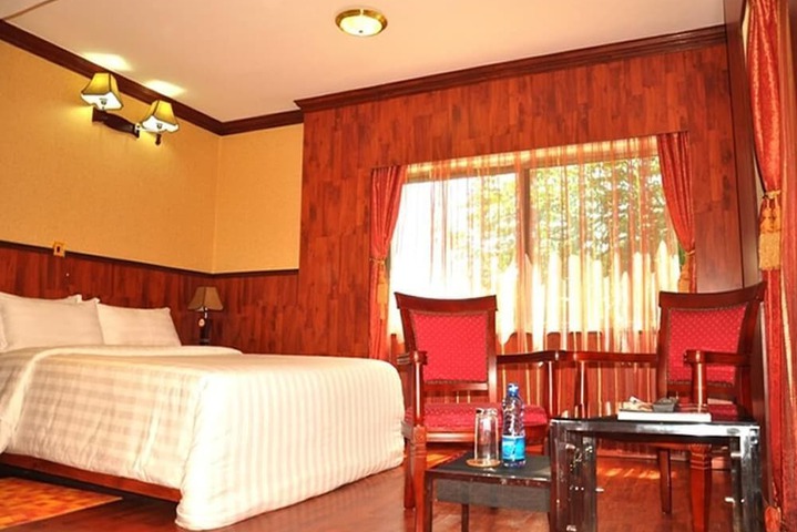 Room 5 of 7