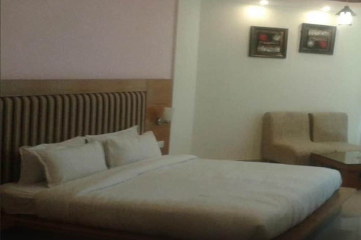 Room 4 of 24