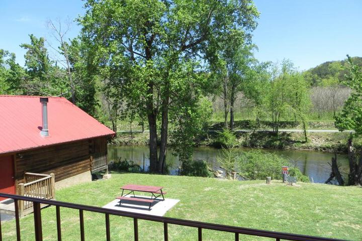 Standard 2 Queen Beds River View (3 of 9)