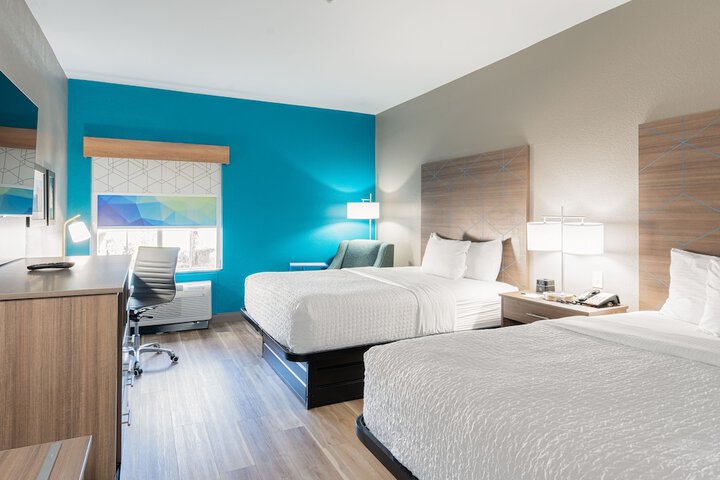 2 Queen Beds (1 of 9)
