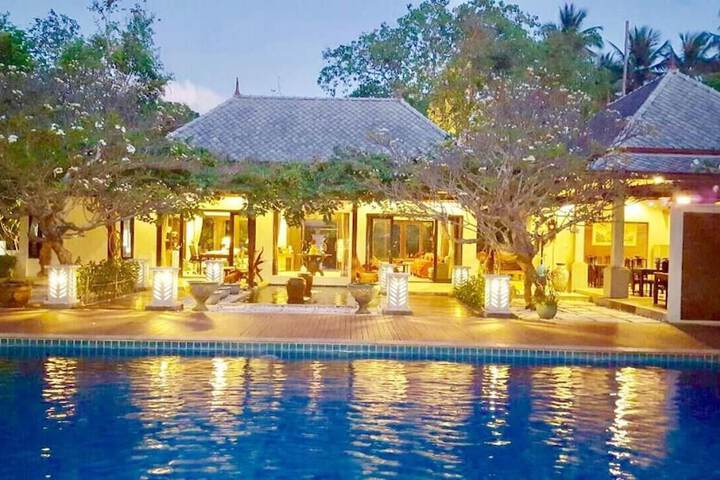 Hotel Pool
