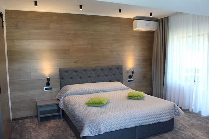 Room 11 of 46