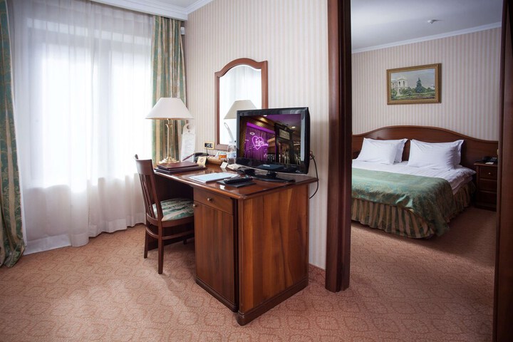 Room 52 of 177