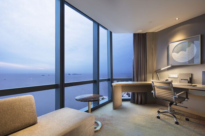 Room 53 of 96