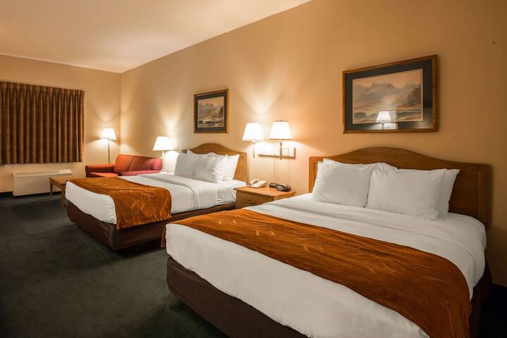 2 Queen Beds Deluxe Mobility Accessible (7 of 11)